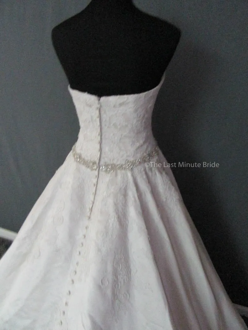 Allure Bridals 9165 Size 16