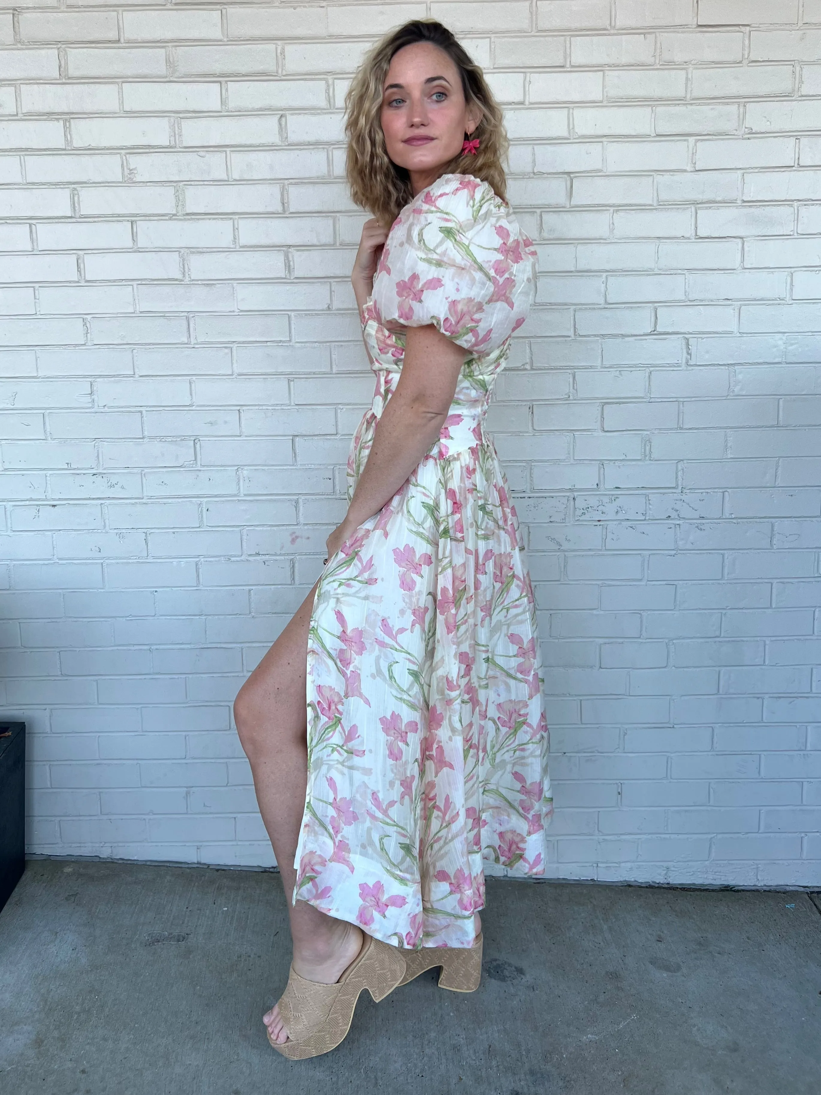 [ASTR The Label] Sasilia Floral Midi Dress