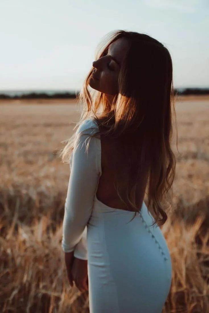 Backless Outdoor Wedding Dresses with Long Sleeves