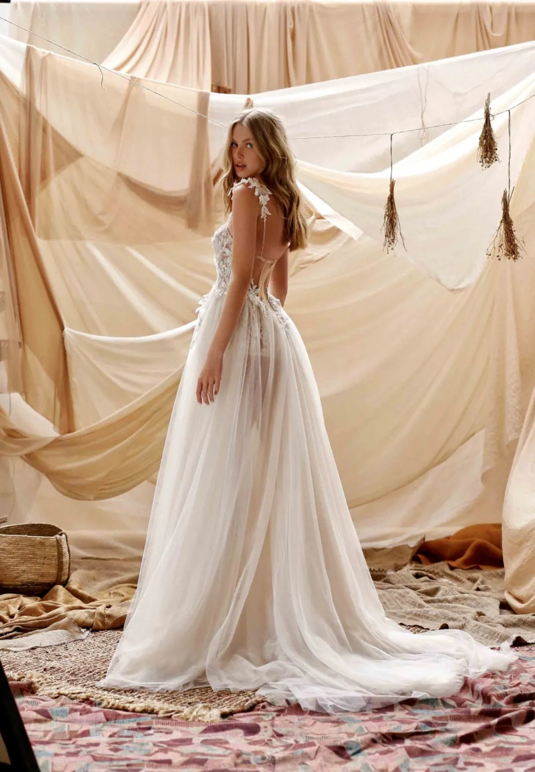 Beach Wedding Dress Spaghetti Straps Lace Applique Wedding Gowns