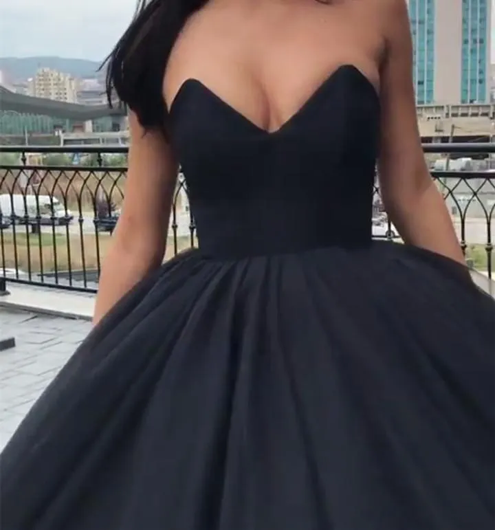 Black Sweetheart Neck Floor-length Sleeveless Backless Prom Gown, Black Formal Dress