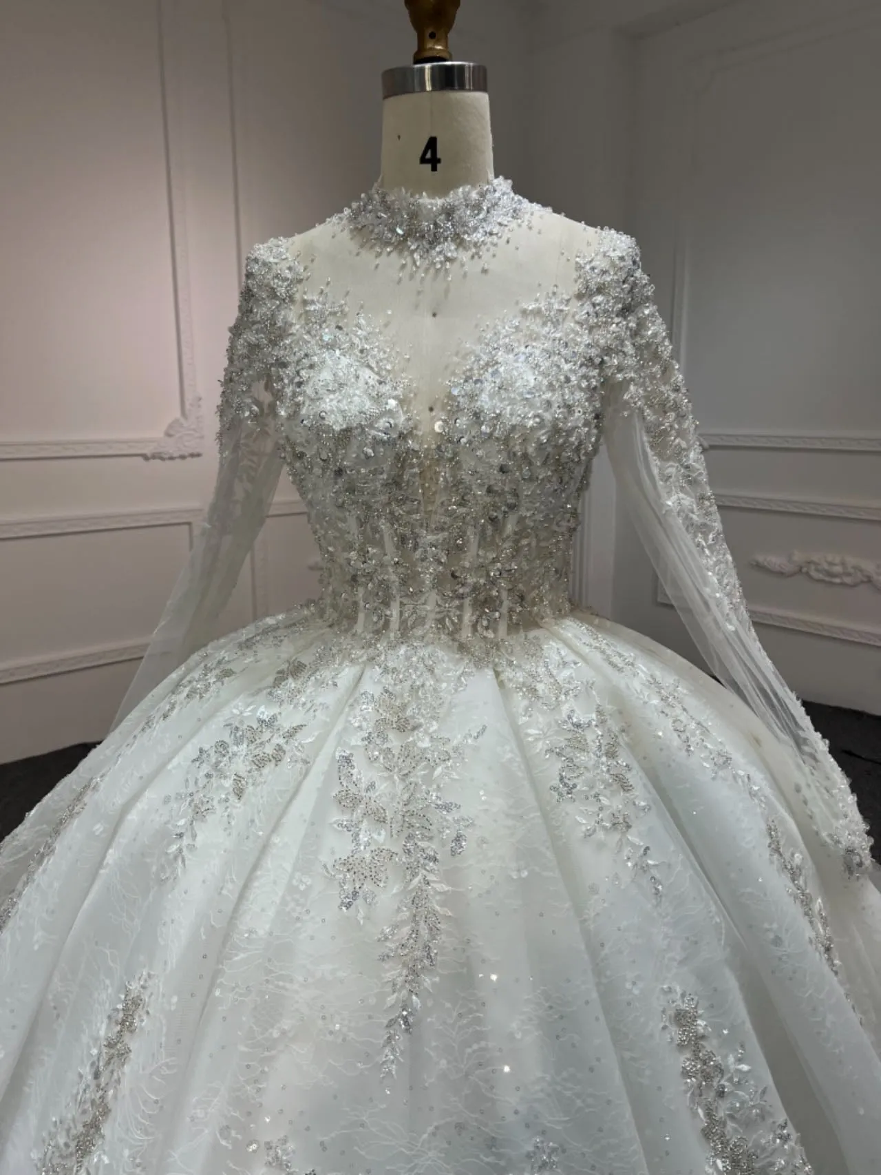 BYG # Z315 Long-sleeved sweetheart neckline, luxurious lace beading ball gown dress