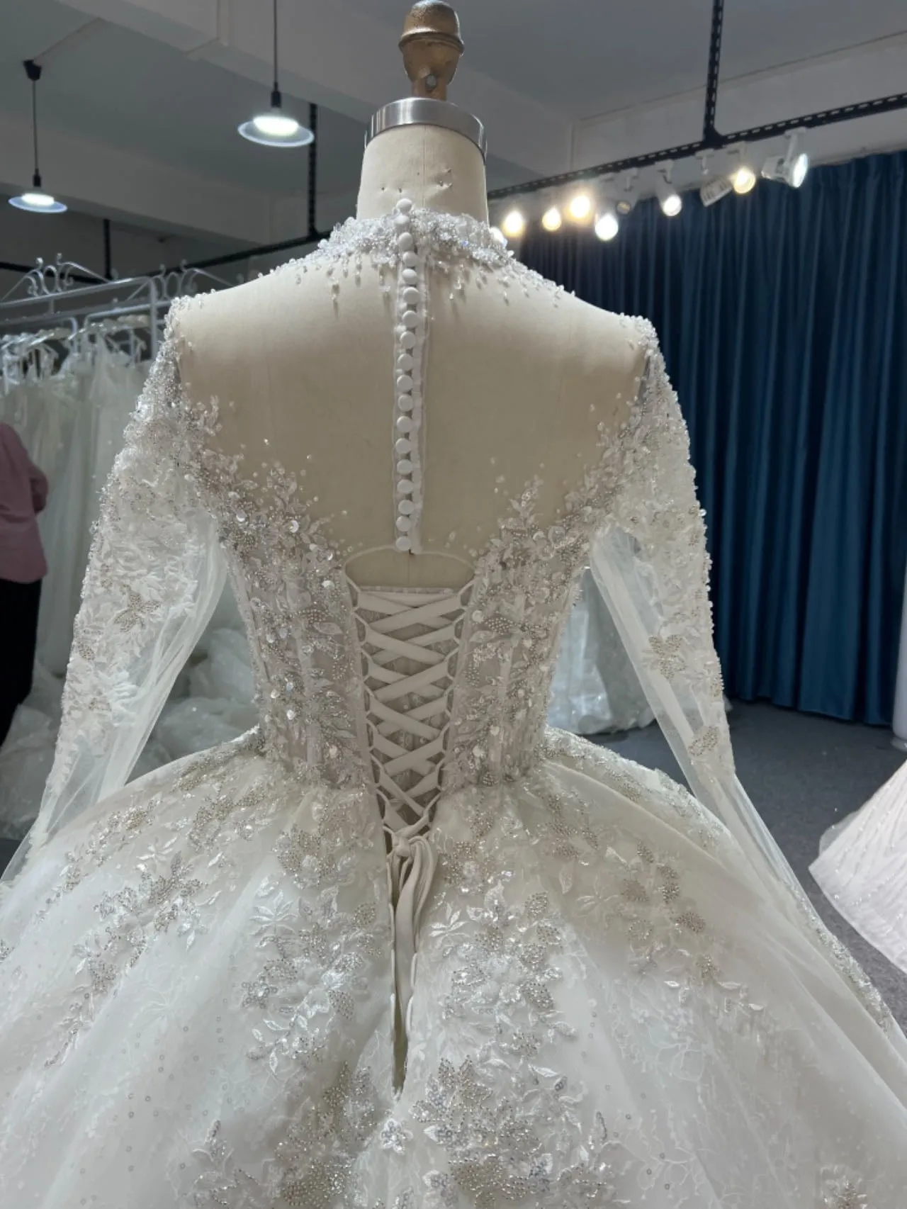 BYG # Z315 Long-sleeved sweetheart neckline, luxurious lace beading ball gown dress