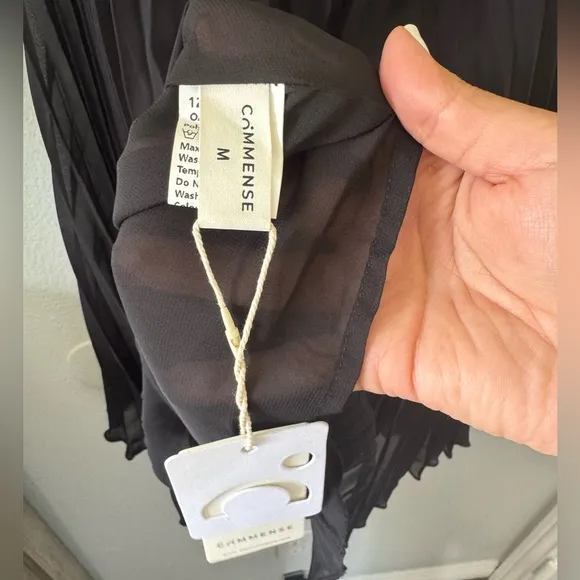 Commense Mesh Rosette Tube Pleated Dress. Size Medium . NWT. BLACK