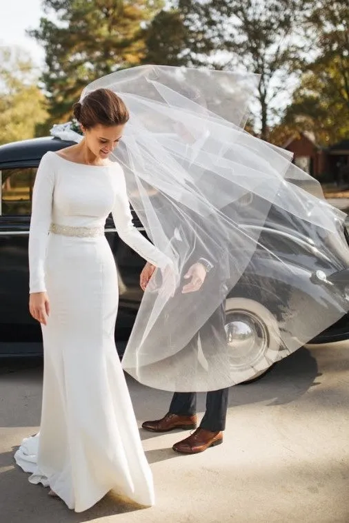 Crystals Back Modest Wedding Dresses with Long Sleeves