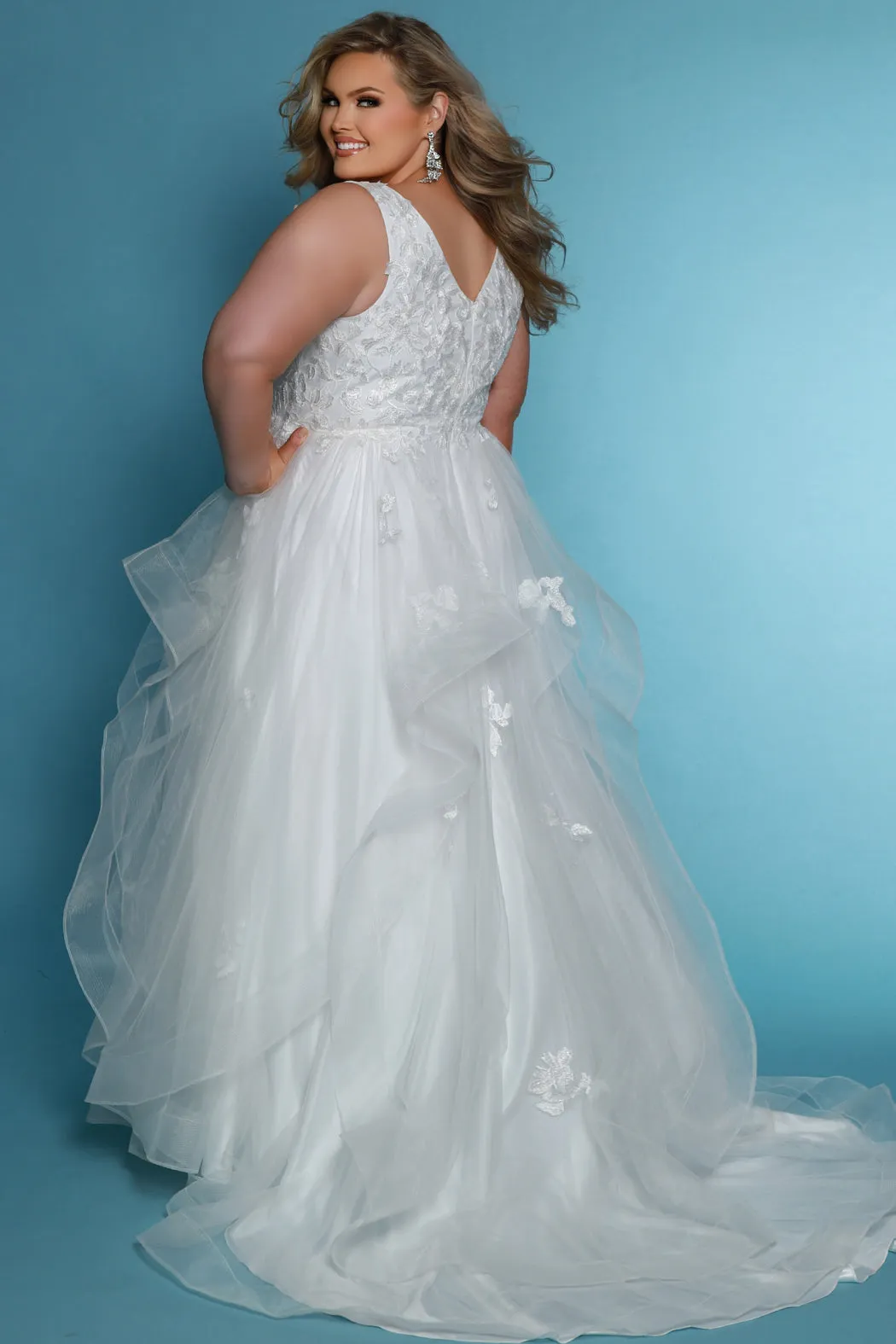 Discontinued Genevieve Wedding Dress <br> SC5285