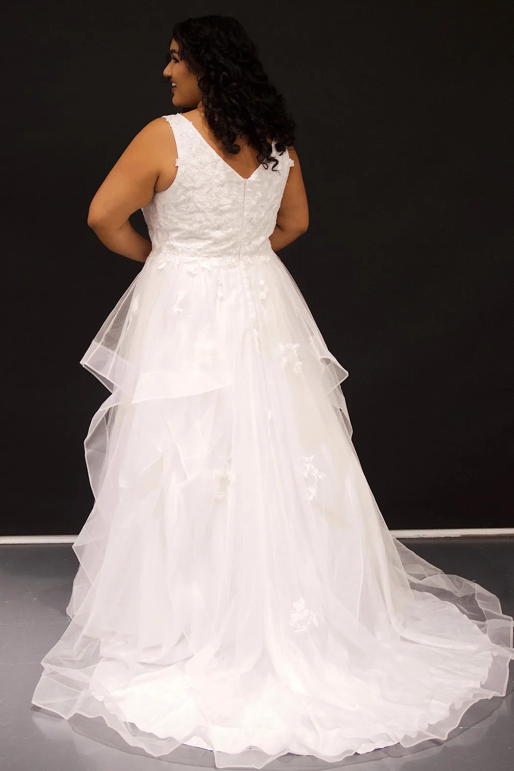 Discontinued Genevieve Wedding Dress <br> SC5285