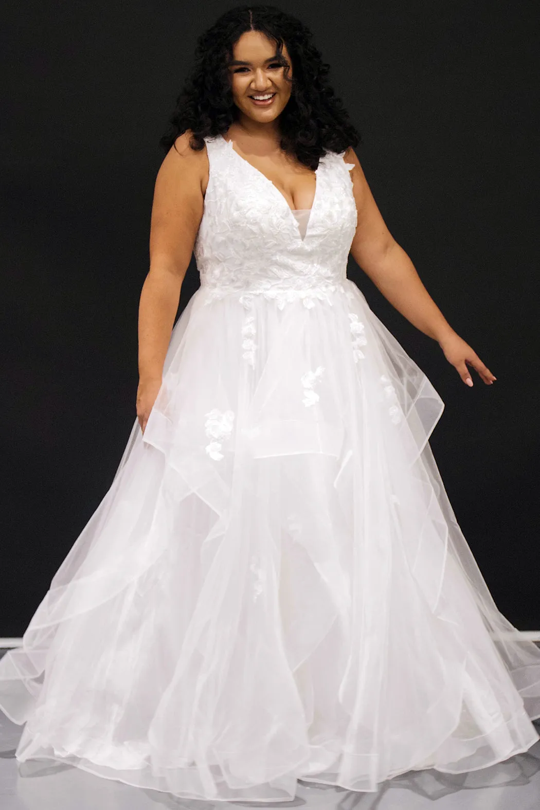 Discontinued Genevieve Wedding Dress <br> SC5285