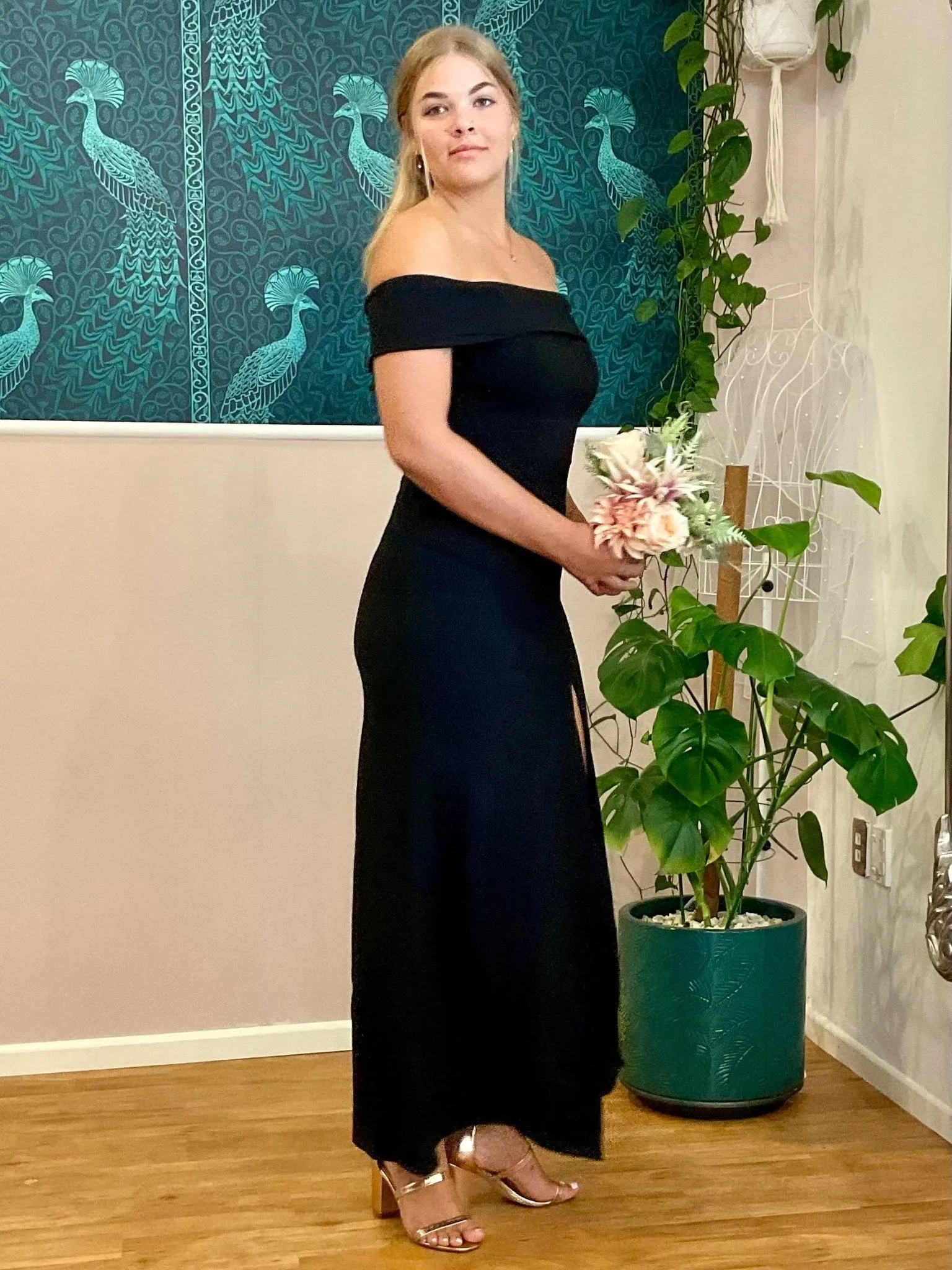 Eileen off shoulder dress in black s26-28 Express NZ wide