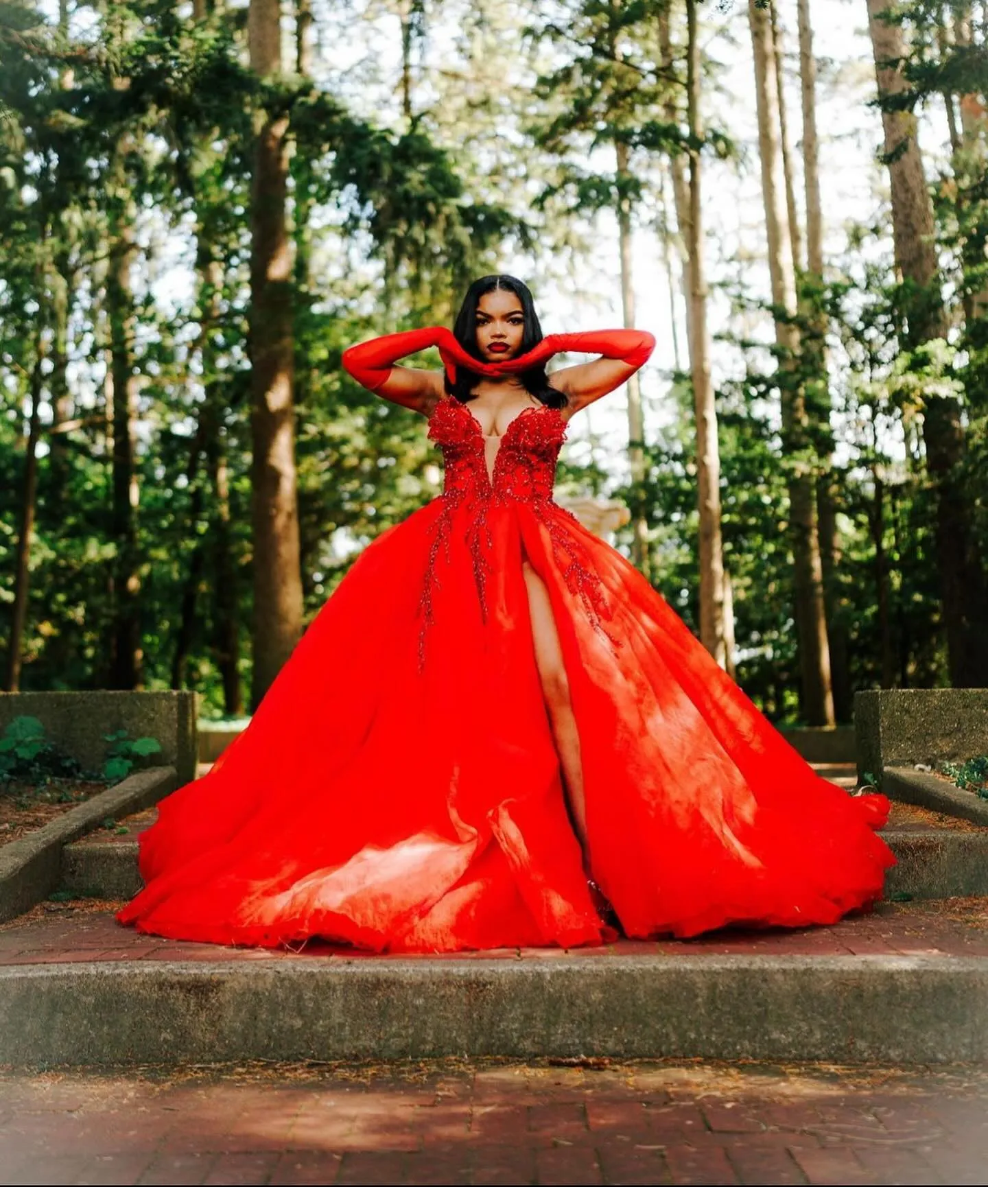 Hot Red Sweetheart Tulle Appliques V-neck Puffy Ball Prom Dress
