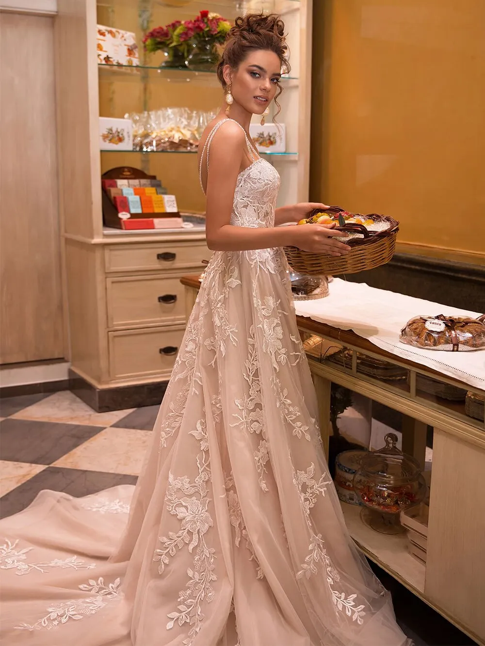 New Sexy Sweetheart Backless Spaghetti Straps A-Line Wedding Dresses Appliqued Beading Crystal Floor Length Bridal Gowns