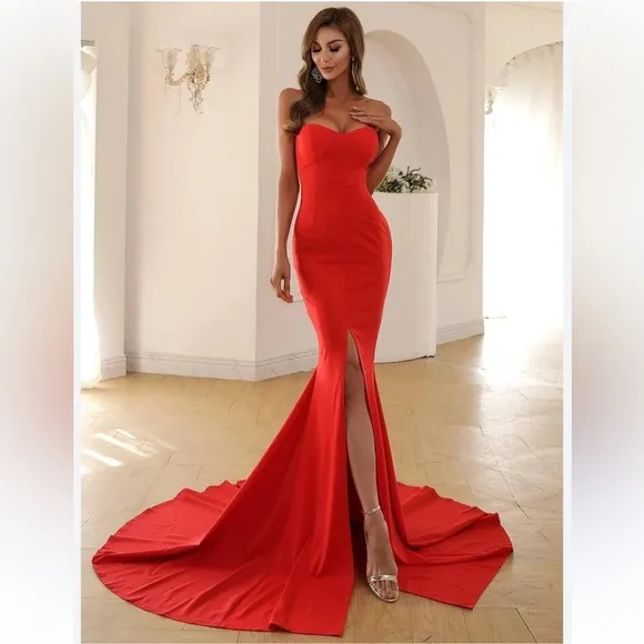 NWT RED STRAPLESS SWEETHEART DRESS