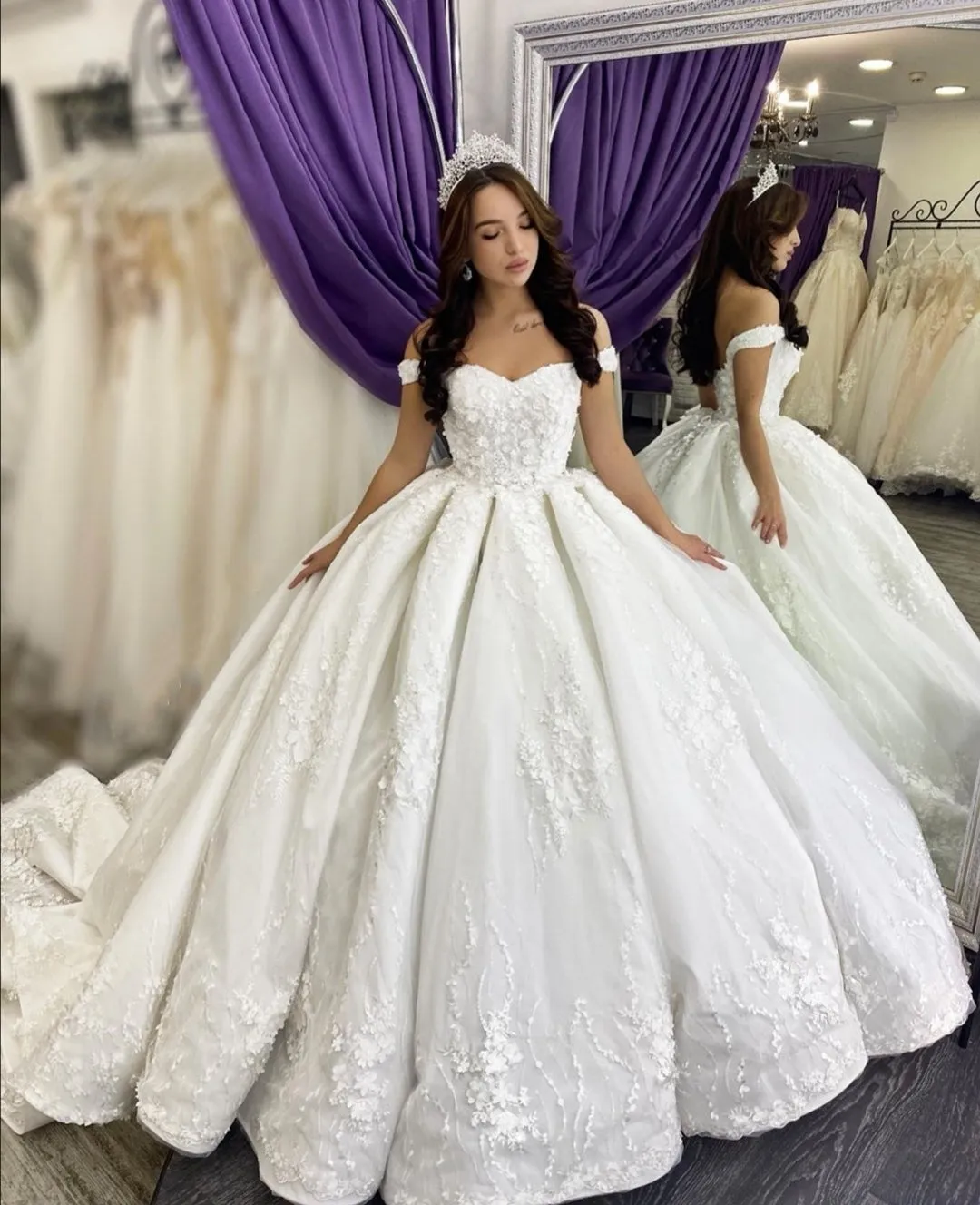 Off-the-shoulder Appliques Floral Wedding Dresses Gown 2020