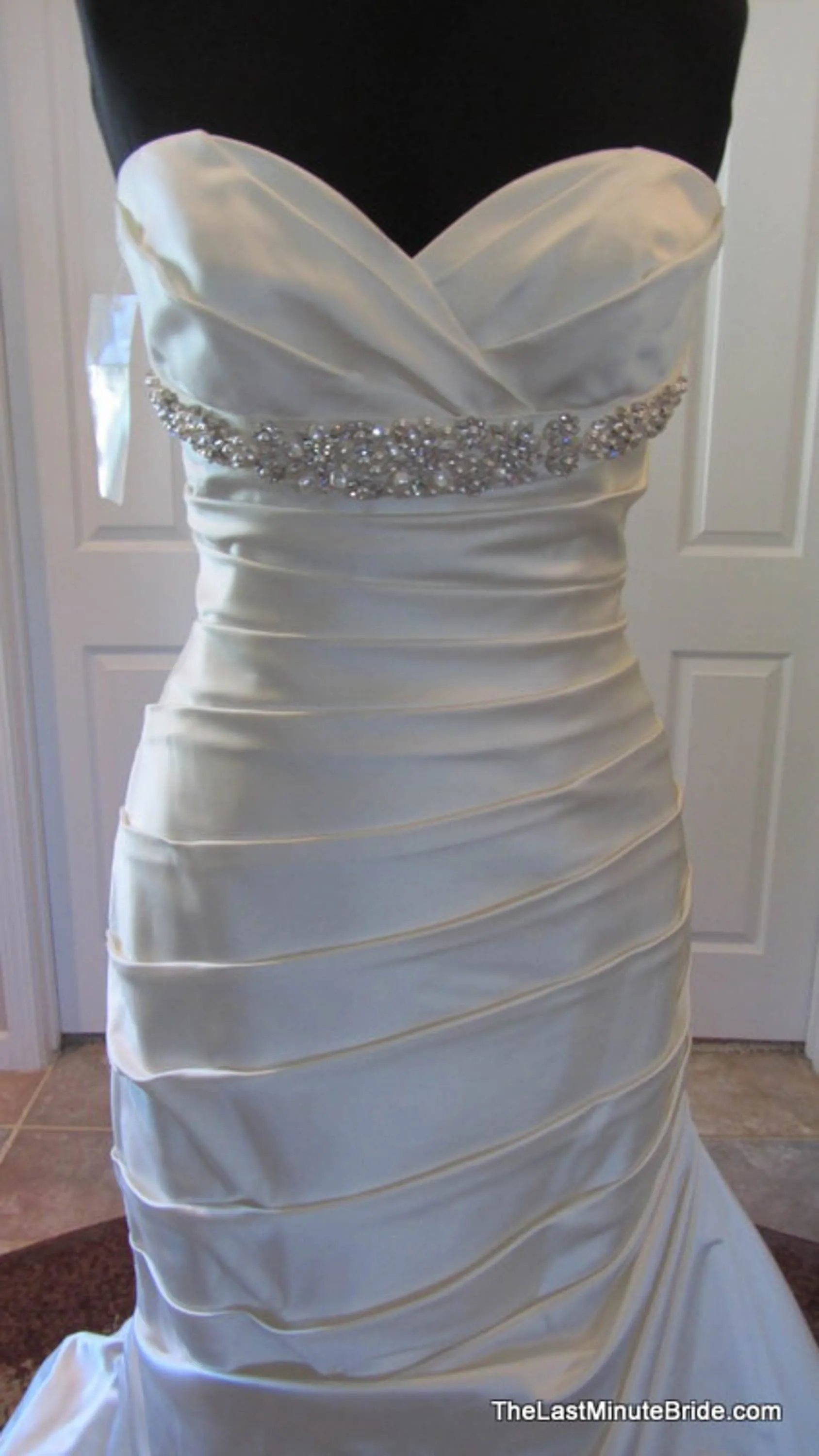 Paloma Blanca 4111