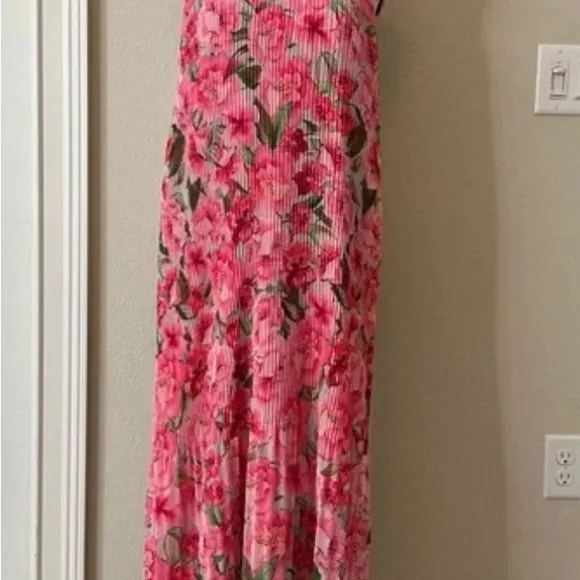 Perfect ZARA Pleated Floral Print Dress XS