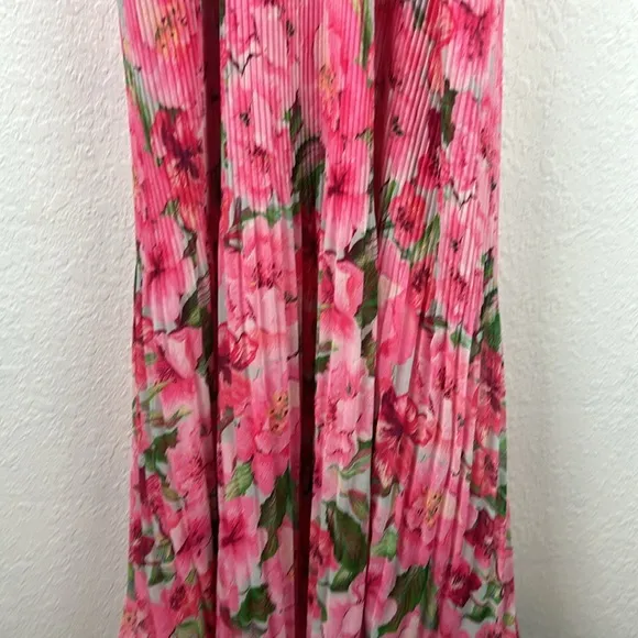 Perfect ZARA Pleated Floral Print Dress XS