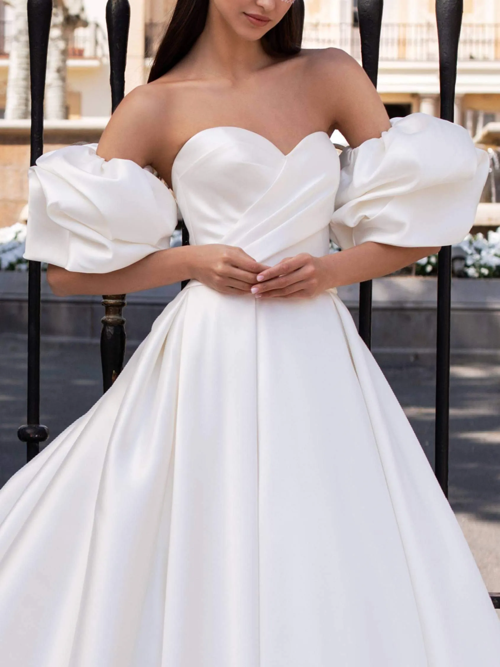 Pronovias: Ixion
