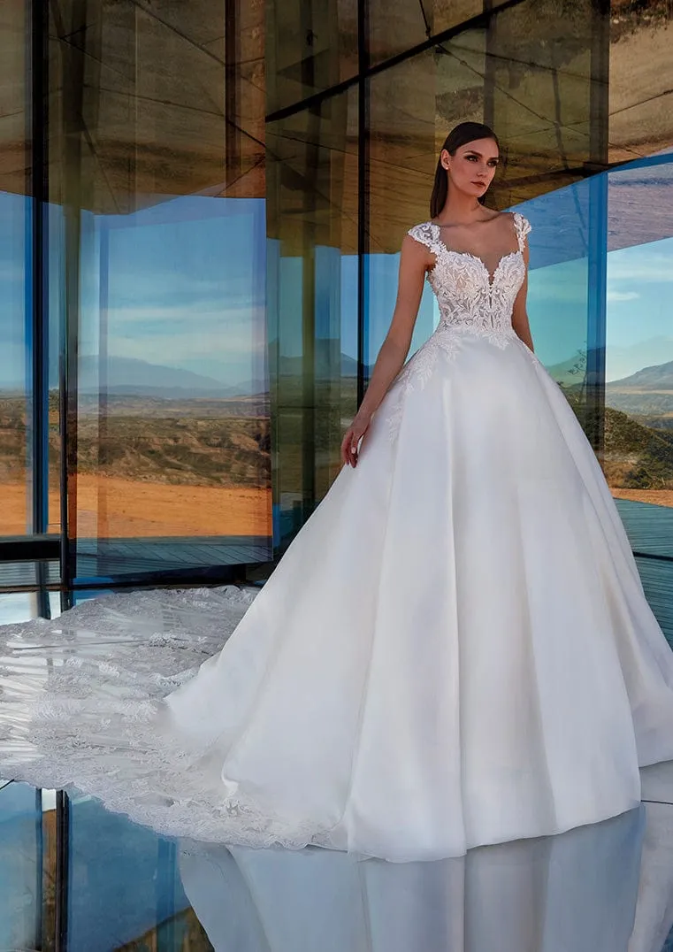 Pronovias Privee: Vivianite (Clearance)