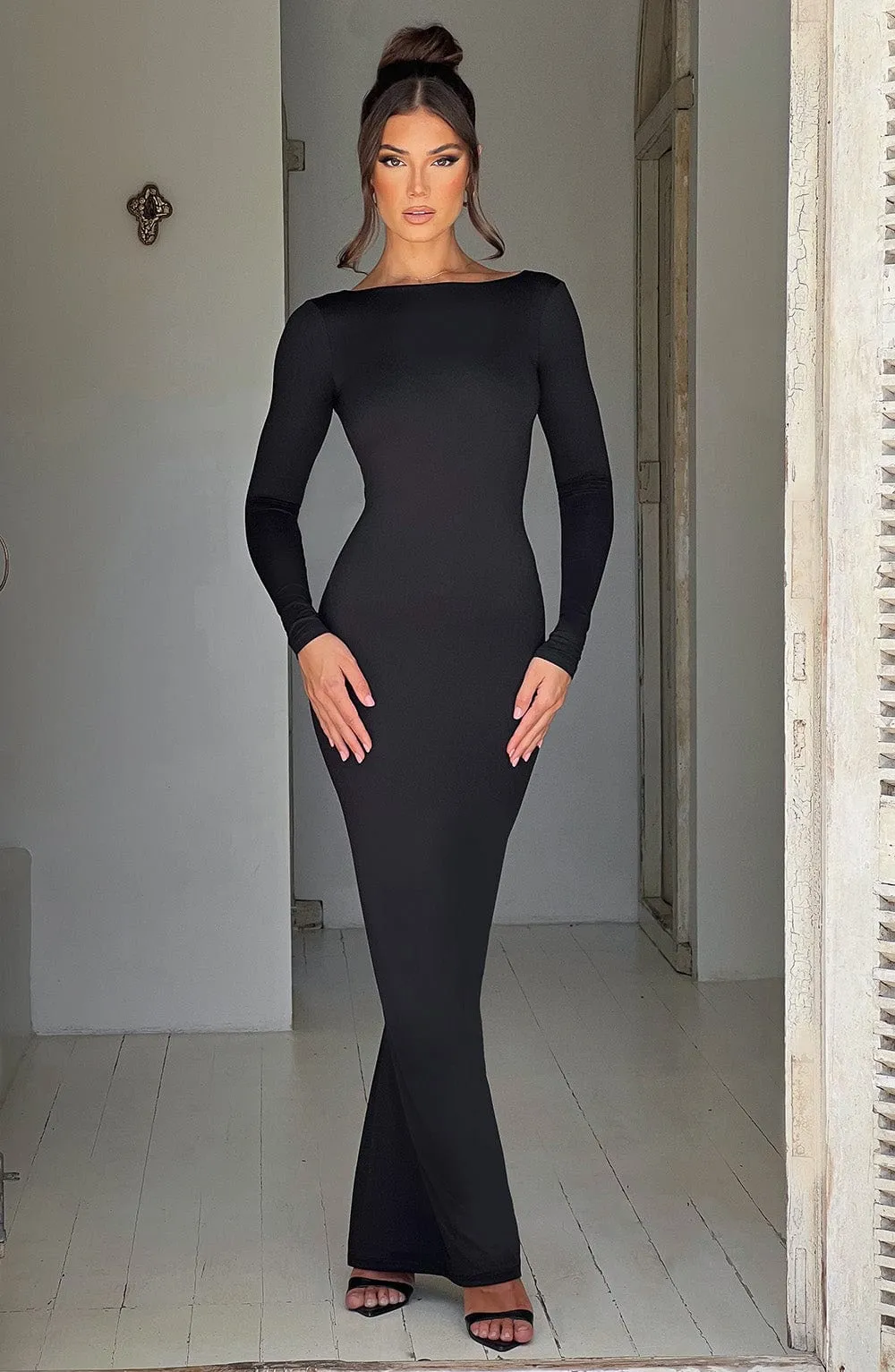 Samantha® | Backless maxi dress with boat neckline
