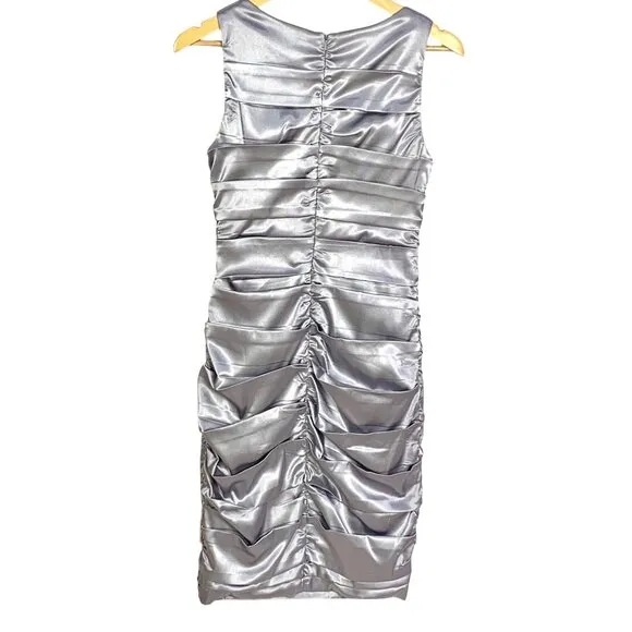 Signature By Sangria Modern Social Cocktail Dress 4 Silver Ruched Floral Accents