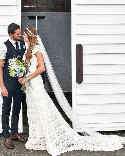Unique Bohemian Lace Wedding Dresses Cap Sleeve Sexy Backless Beach Wedding Gowns