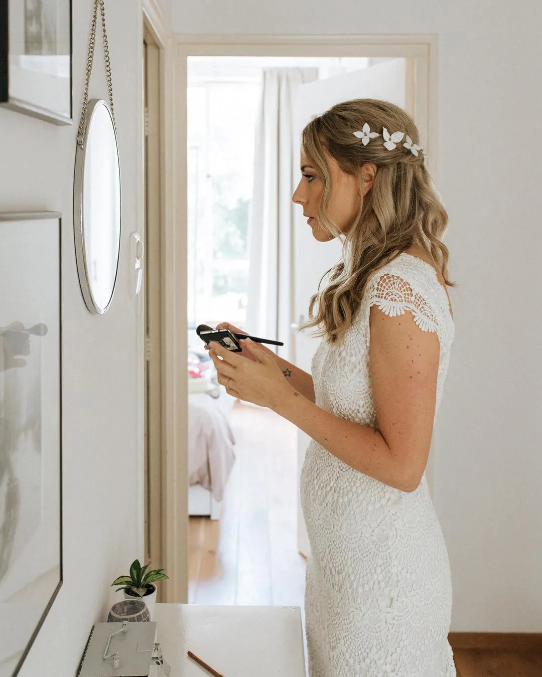Unique Bohemian Lace Wedding Dresses Cap Sleeve Sexy Backless Beach Wedding Gowns