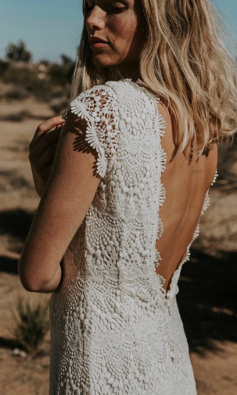 Unique Bohemian Lace Wedding Dresses Cap Sleeve Sexy Backless Beach Wedding Gowns