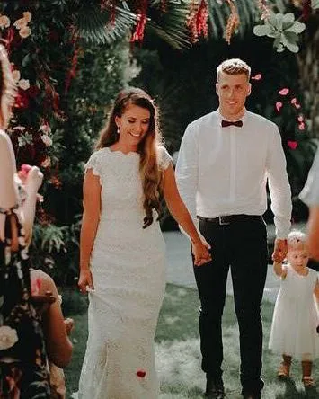 Unique Bohemian Lace Wedding Dresses Cap Sleeve Sexy Backless Beach Wedding Gowns