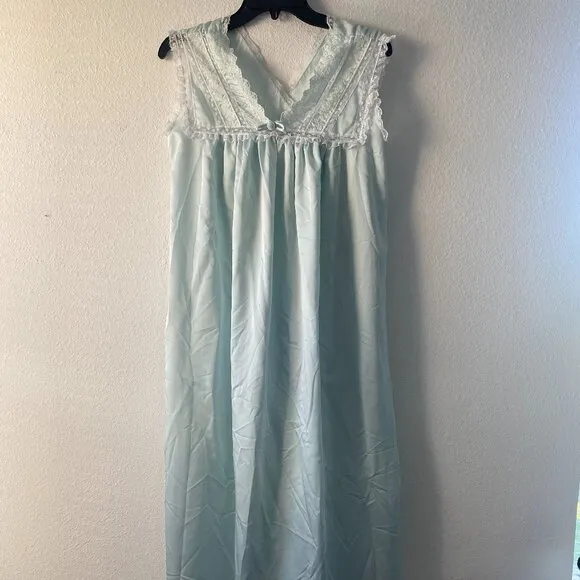 Vintage Christian Dior Lingerie Long Nightgown Eyelet Lace Sz P Small Green