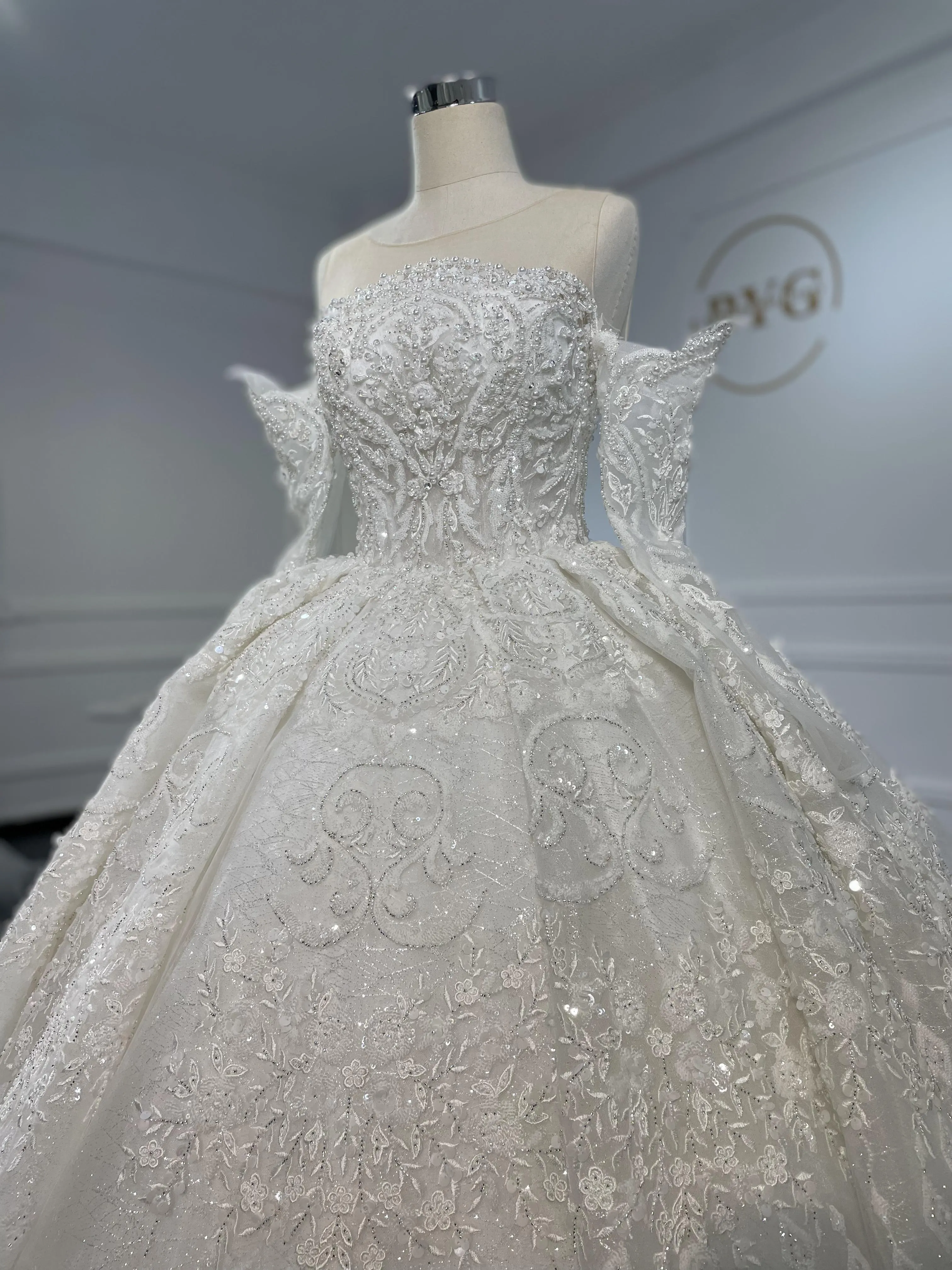 Z062- BYG Thick Heavy Beading Lace Off-shoulder Long sleeves Ball Gown