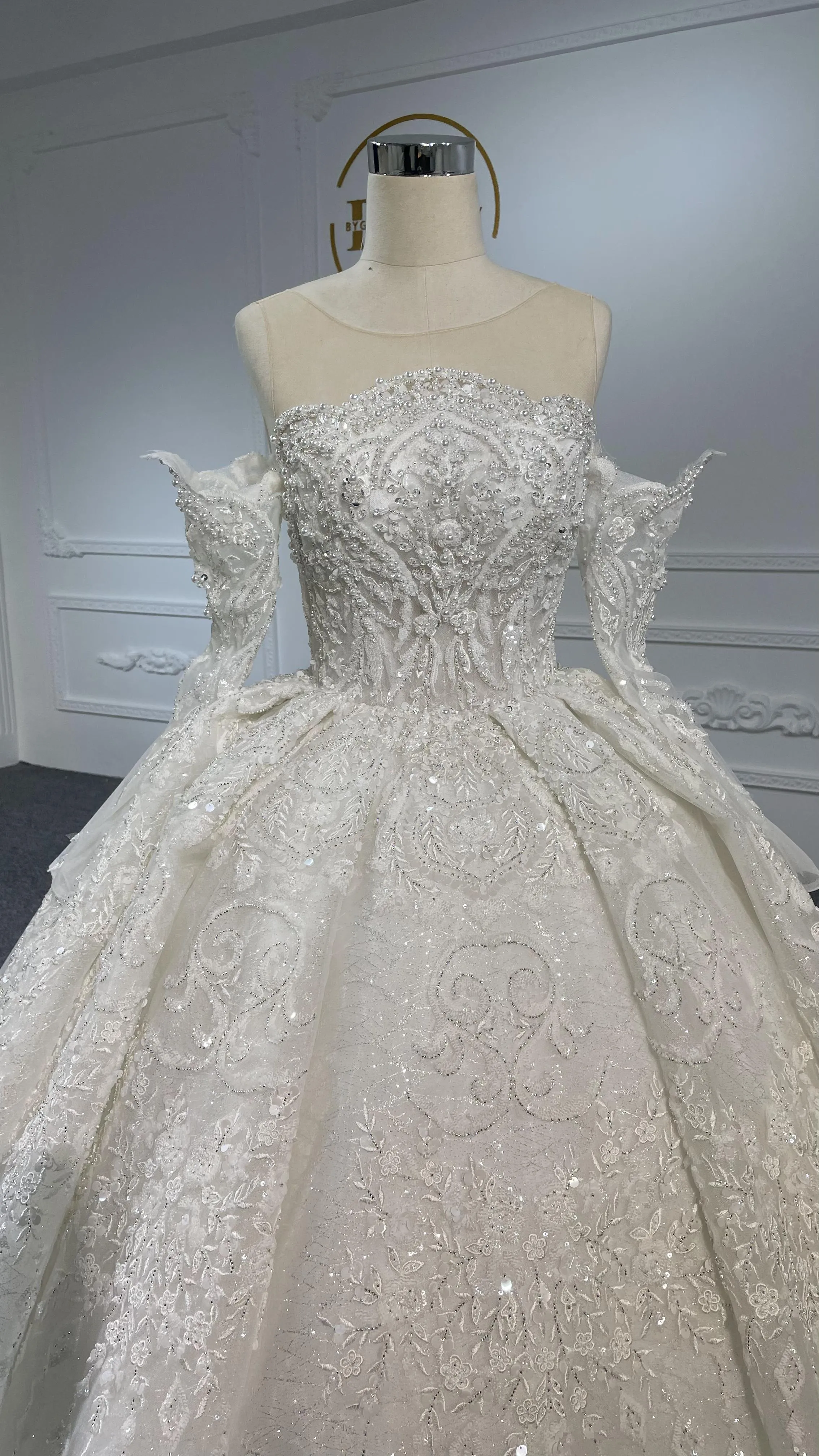 Z062- BYG Thick Heavy Beading Lace Off-shoulder Long sleeves Ball Gown