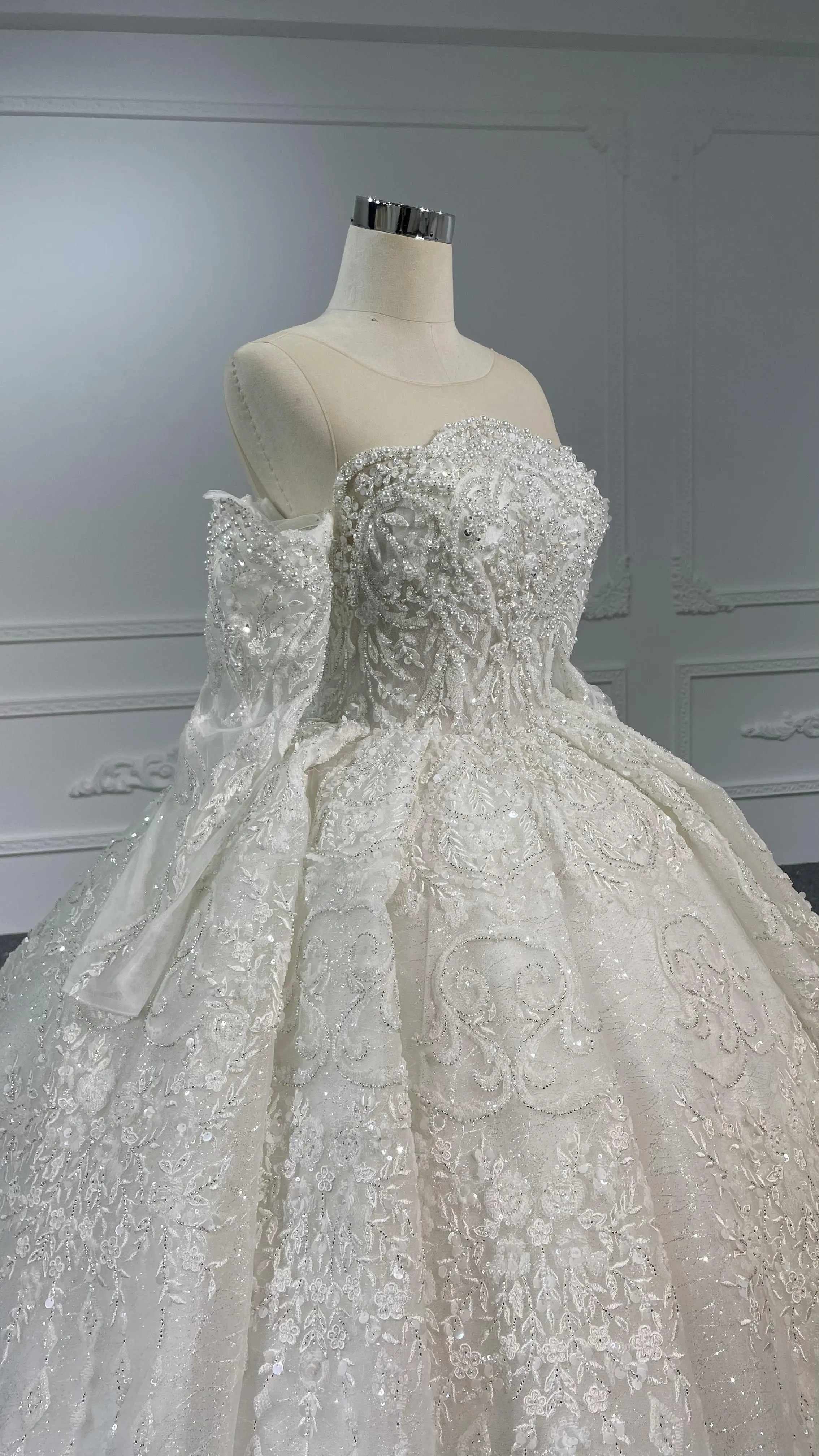 Z062- BYG Thick Heavy Beading Lace Off-shoulder Long sleeves Ball Gown
